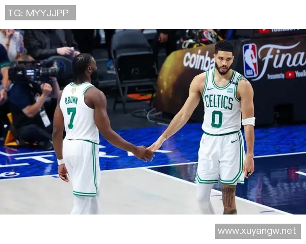 塔图姆抢断助攻 布朗反击单臂暴扣