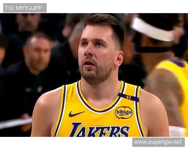 詹姆斯场边笑开花！东契奇49分创历史，湖人两将却成交易筹码