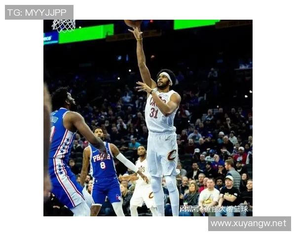 这球是真的炸裂😲亨特快攻中起飞骑扣恩比德 大帝跪倒在地 这球是真的炸裂😲亨特快攻中起飞骑扣恩比德 大帝跪倒在地