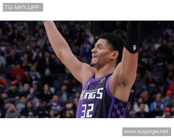 卡德维尔11中7拿14分14板，得分篮板同创生涯新高